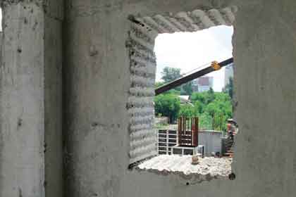 Выбуривание оконного проёма в бетонной стене